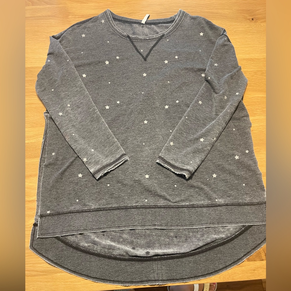 Z Supply small weekender sweater.